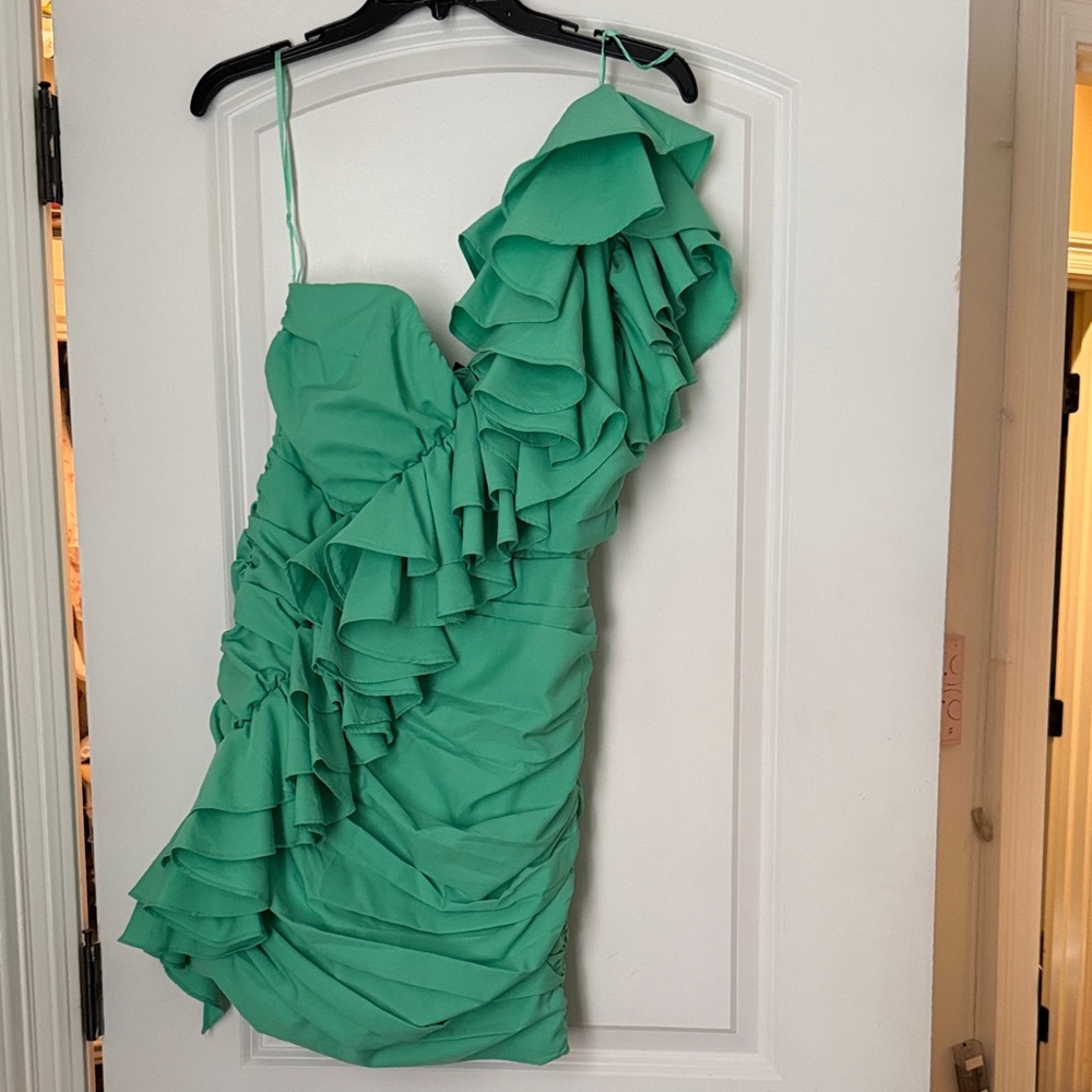 DO+BE One-Shoulder Green Ruffle Dress
